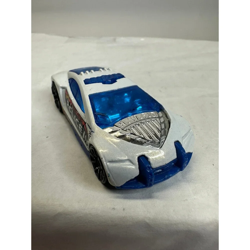 Hot Wheels 2010 Highway‎ Patrol Police Car White Blue Diecast Toy